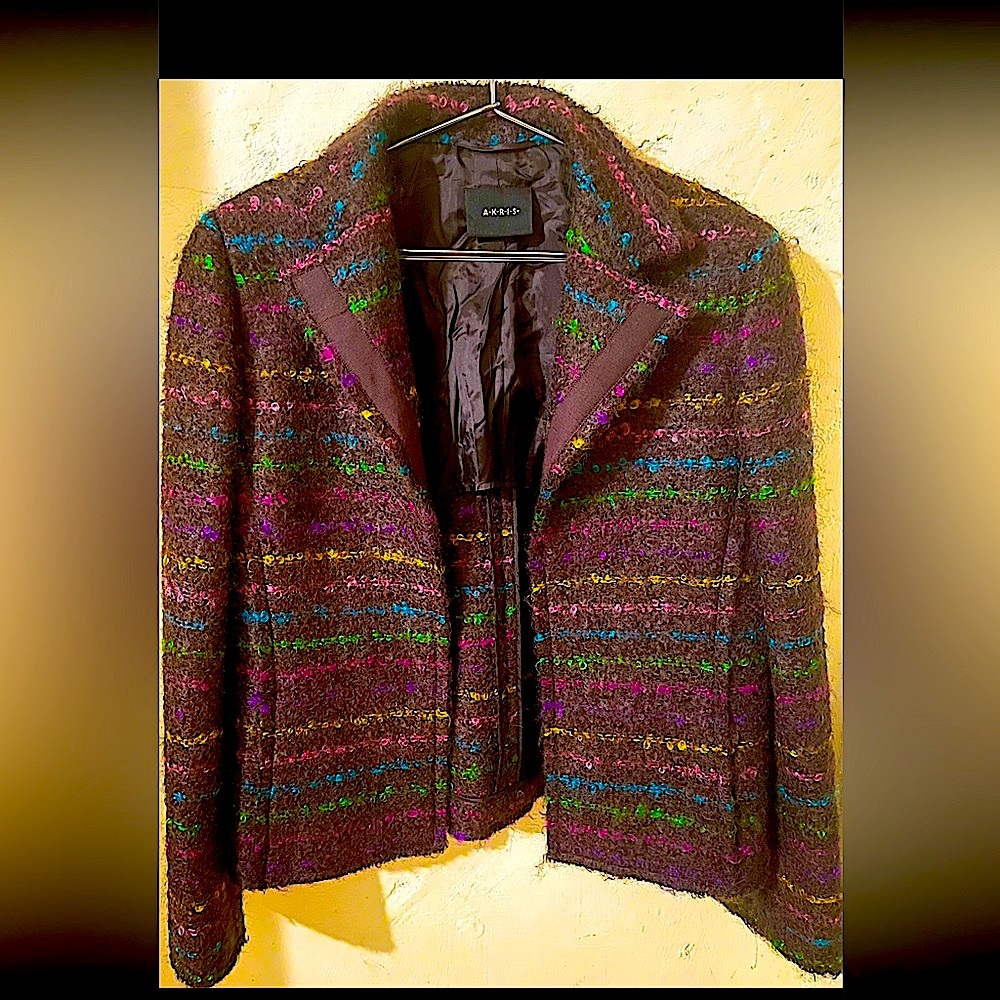 AKRIS wool-blend Tweed BlazerJacket
Brand new never worn 
Made in Switzerland
M